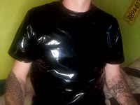 Bi en latex bien salope, versa