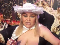 15 years experienced, professional in the execution of any fetish of any kind. If you are not a real and humble slave stay away from this room