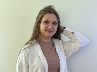 camgirl masturbating with sex toy MildaTaddio