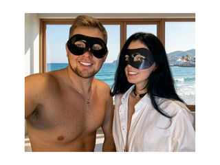 live camgirl giving blowjob MaximilianMila