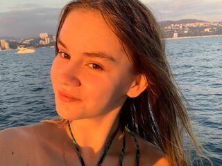 naked girl with webcam masturbating with dildo AgnesShy