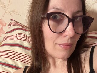 camgirl playing with sextoy AlanyssLyon