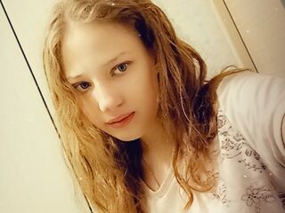 shaved pussy cam AmandaMini