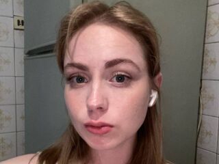 camgirl masturbating with sex toy AmiNahha