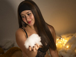 camslut showing tits AuroraVelvett