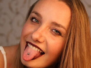 naughty webcamgirl BelleCox