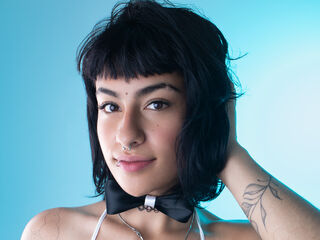 camgirl playing with vibrator BrianaBlake