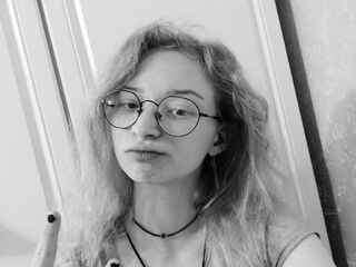 masturbating cam girl BrittenyTannen