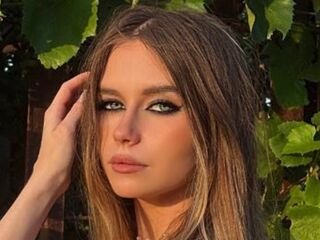 cam girl fingering BrunaKiebler