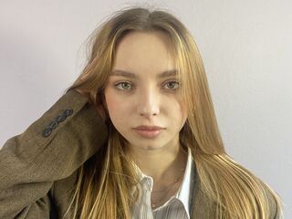 naked webcam girl photo ChariseKuhnke