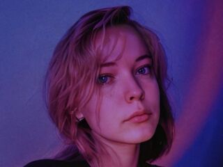 naughty cam girl masturbating CharlieFenniman