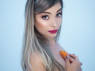 naked camgirl masturbating with vibrator ChloeSiree