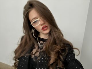camslut showing tits ClementinePembe