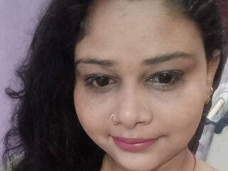 fingering camgirl CurvySoniya