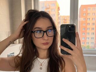 camgirl playing with vibrator DenaGaters