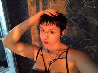 topless camgirl DeniseHalle