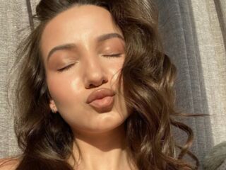 chat room photo DinaSweeny