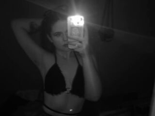 hot girl webcam photo DoloresHuesing