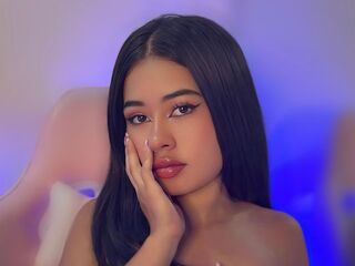 cam girl playing with dildo DulceAmaira