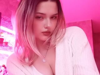 naughty camgirl masturbating with vibrator ElaUnglaub