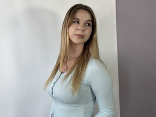camwhore fingering shaved pussy EllenUnzueta