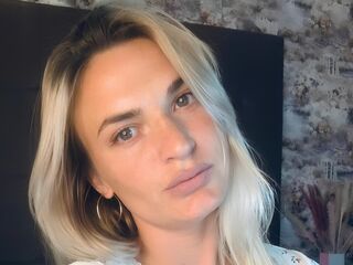 nude webcam EllieMaryn