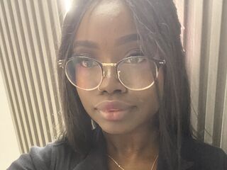 topless webcamgirl EmelyDebbi