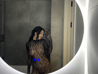 naked camgirl masturbating with vibrator EmilyCorralos
