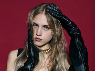 camwhore fingering pussy EveTottingham