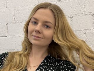 camslut fingering shaved pussy FeleciaRewerts