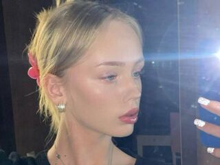 naked girl with webcam masturbating with vibrator FlorrieBarraza