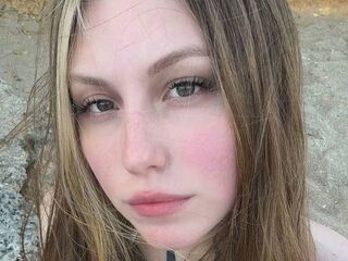 naked camgirl masturbating with vibrator FriedaJane