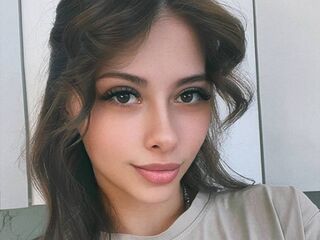 naked camgirl masturbating with vibrator GigiTijerino