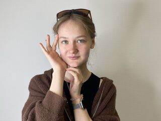 fingering girl webcam  GwendolynBucey
