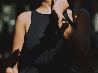 camwhore spreading pussy HathawayAwa