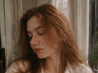 camgirl showing pussy HermineHerl