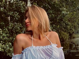 adult cam show InaStark