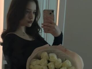 camwhore masturbating with dildo JennineTalone