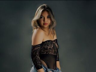 naked cam girl masturbating with dildo JessieSantana