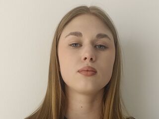 girl shaving pussy JudeRose