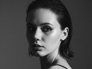 hot cam girl masturbating with sextoy JudithSterett