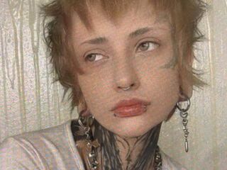 camwhore fingering shaved pussy JulianeVerdier