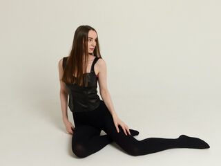 nude camgirl pic JuneSommers