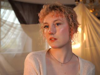 camgirl playing with dildo KessKristers