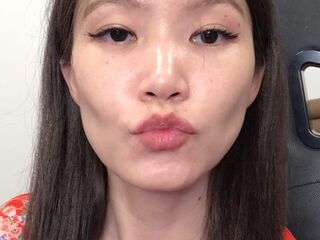 cam girl masturbating with vibrator KiraMinxy
