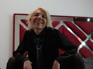 hot strip tease webcam KloeSwings