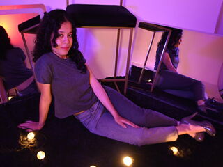 beautiful cam girl KyaraLux