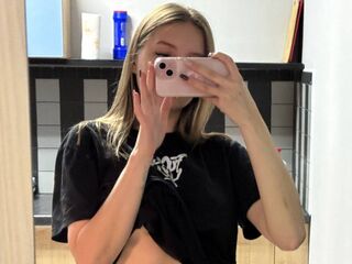 hot cam girl fingering shaved pussy LaneKitty
