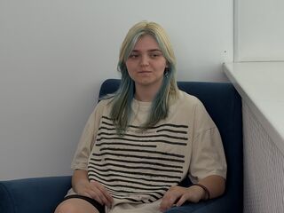 naked cam girl picture LauriMagnie