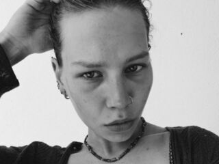 camgirl showing pussy LeeanneYepes